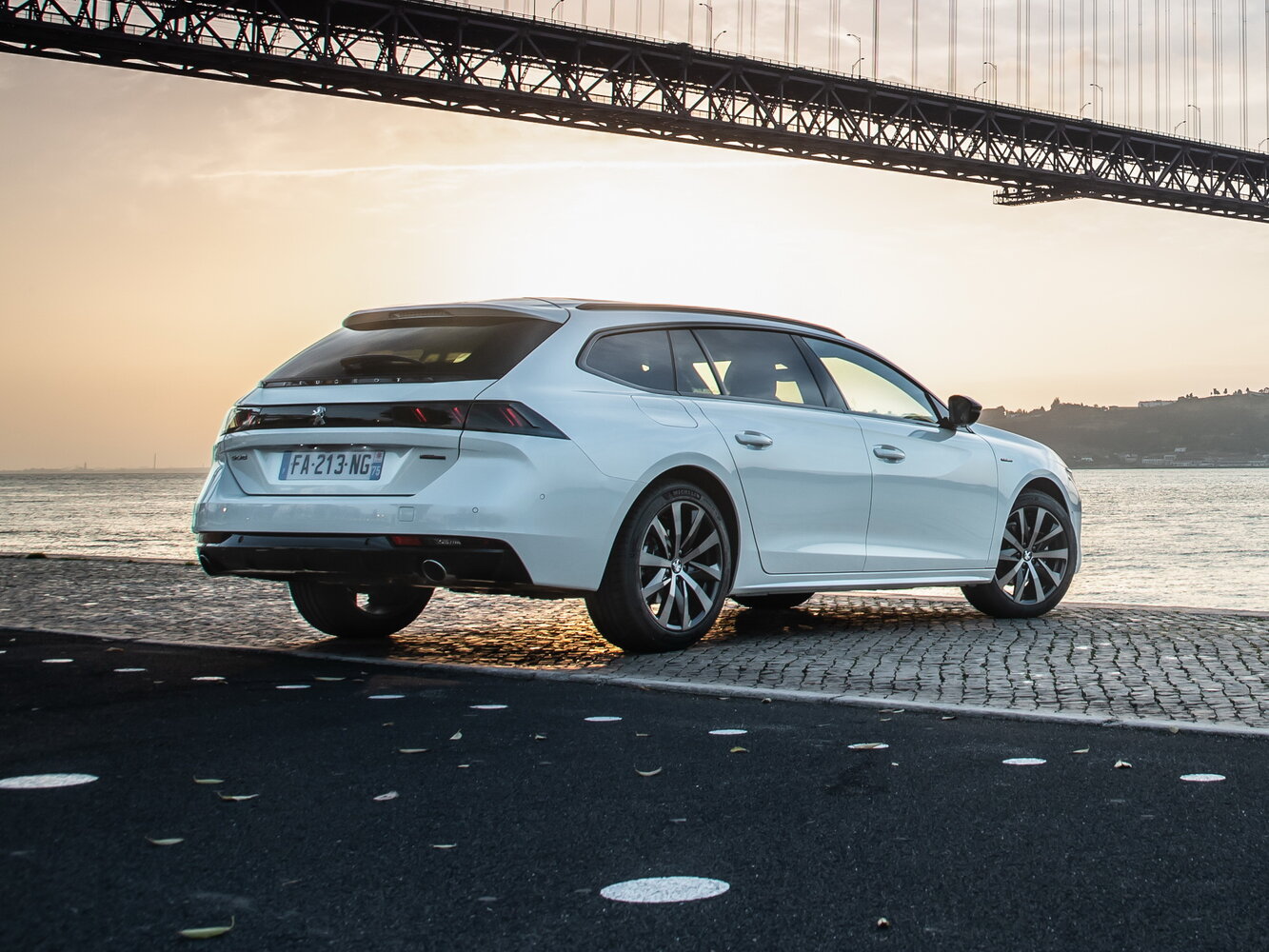 Peugeot 508, II, 2018–2023, Универсал 5 дв.: Вид сзади в три четверти
