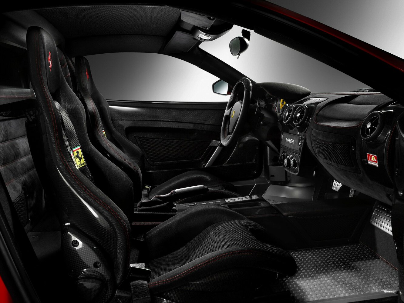 Ferrari F430, , 2004–2009, Купе Scuderia: Передняя часть салона