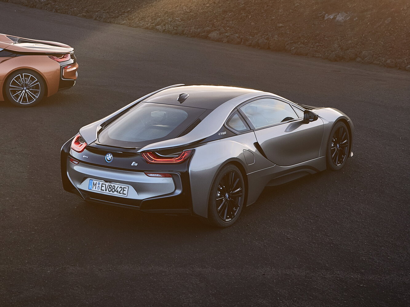 BMW i8, I Рестайлинг, 2017–2020, Купе: Вид сзади в три четверти