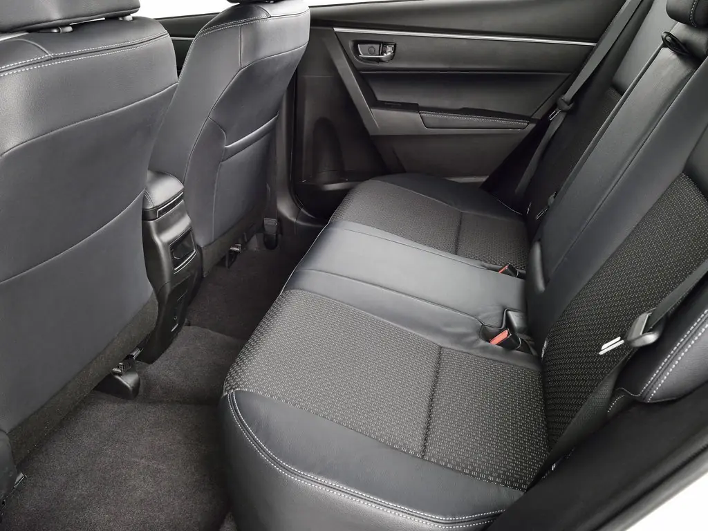 Toyota Corolla, 11 поколение, E180, Седан, Европа, 05.2012 - 07.2016: фото поколения 9