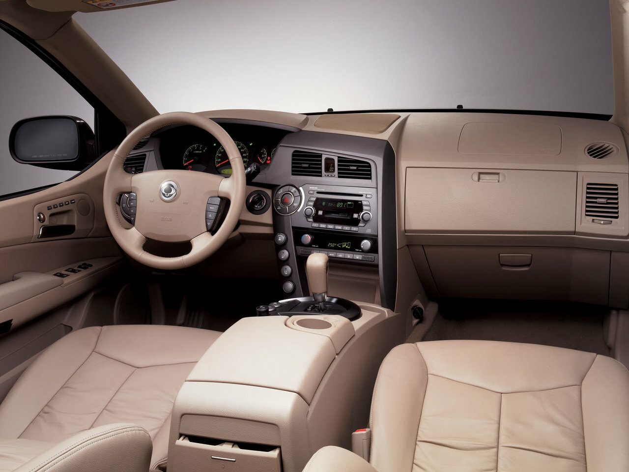 SsangYong Kyron, I, 2005–2007, Внедорожник 5 дв.: Передняя часть салона