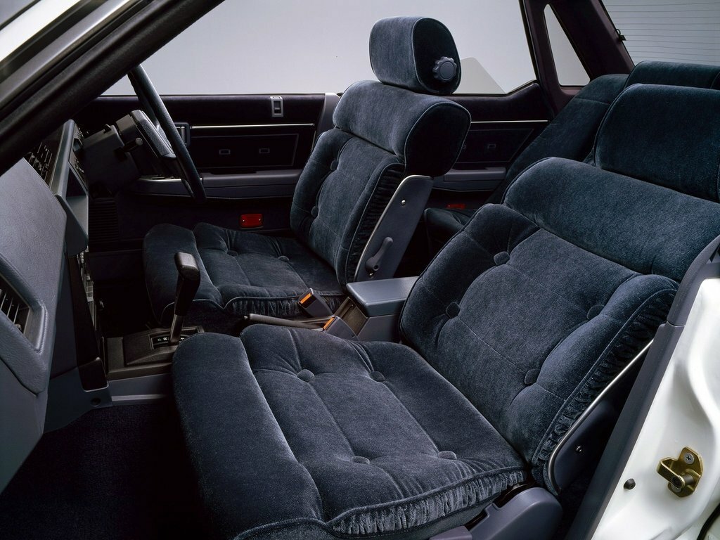 Nissan Bluebird Maxima, II (PU11) facelift, 1985–1988, Sedan-хардтоп: Front cabin
