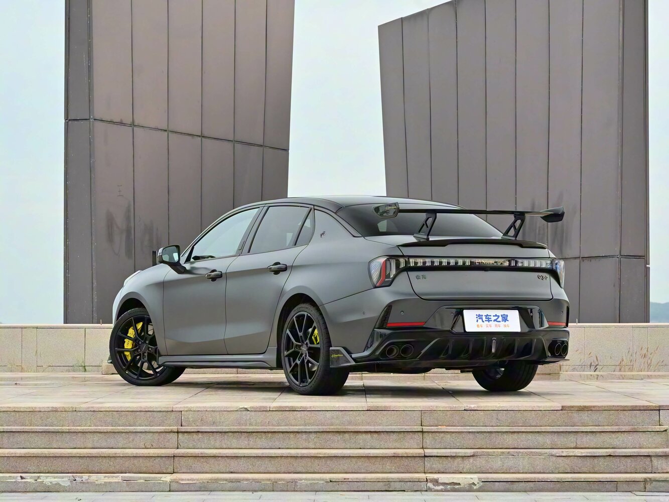 Lynk & Co 03, I Рестайлинг 2, 2025–2026, Седан: Вид сзади в три четверти