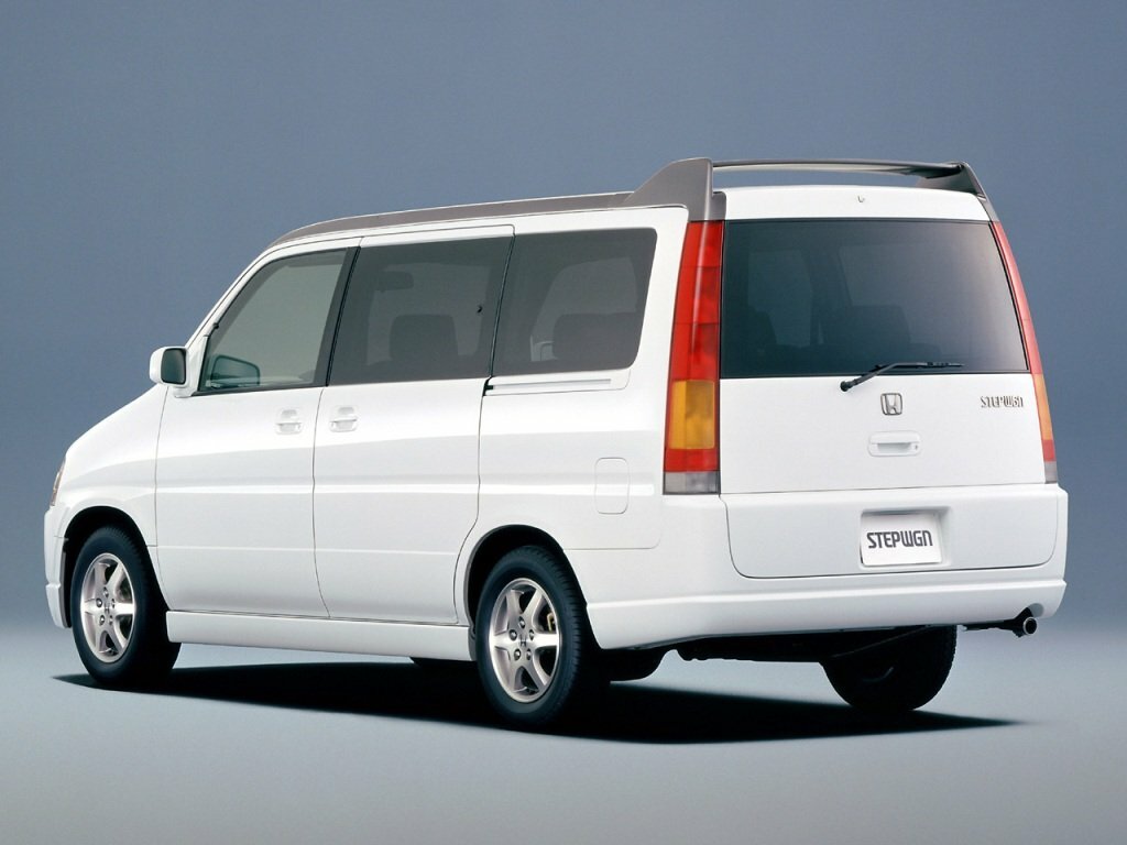 Honda Stepwgn, I Рестайлинг, 1999–2001, Минивэн: Вид сзади в три четверти