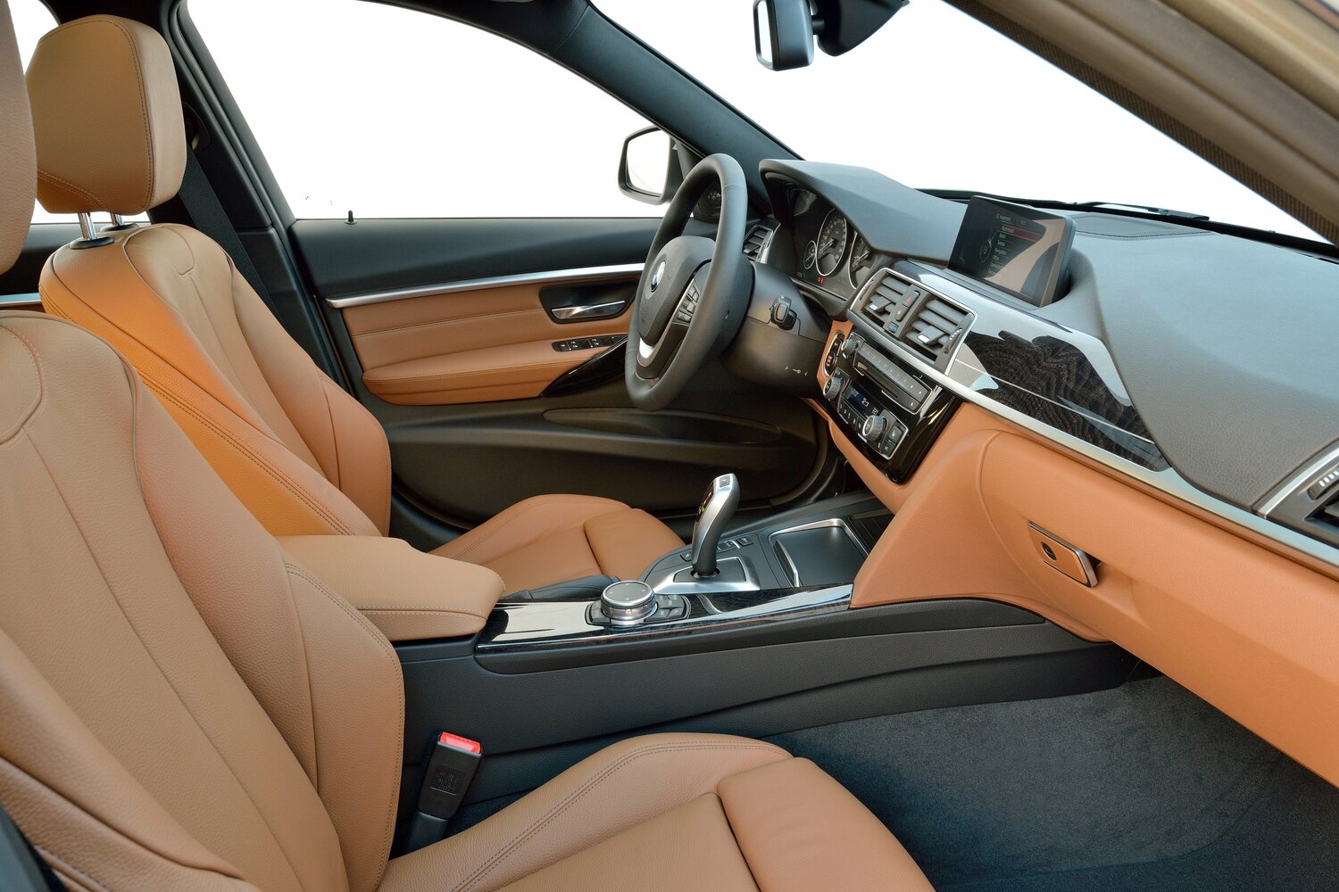 BMW 3 серии, VI (F3x) Рестайлинг, 2015–2020, Универсал 5 дв.: Передняя часть салона