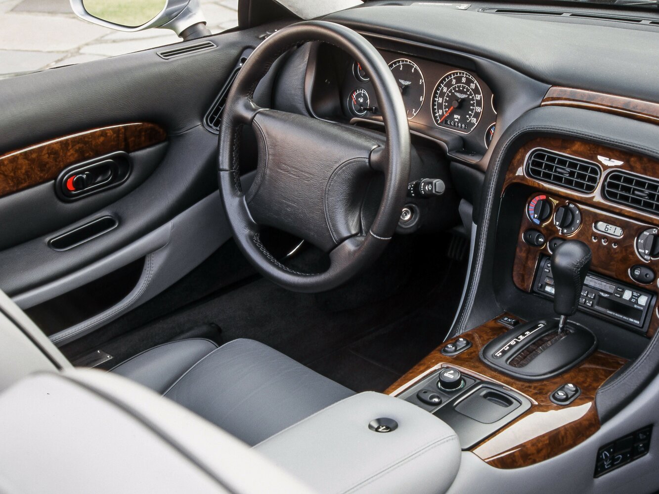 Aston Martin DB7, I, 1994–1999, Convertible Volante: Front cabin