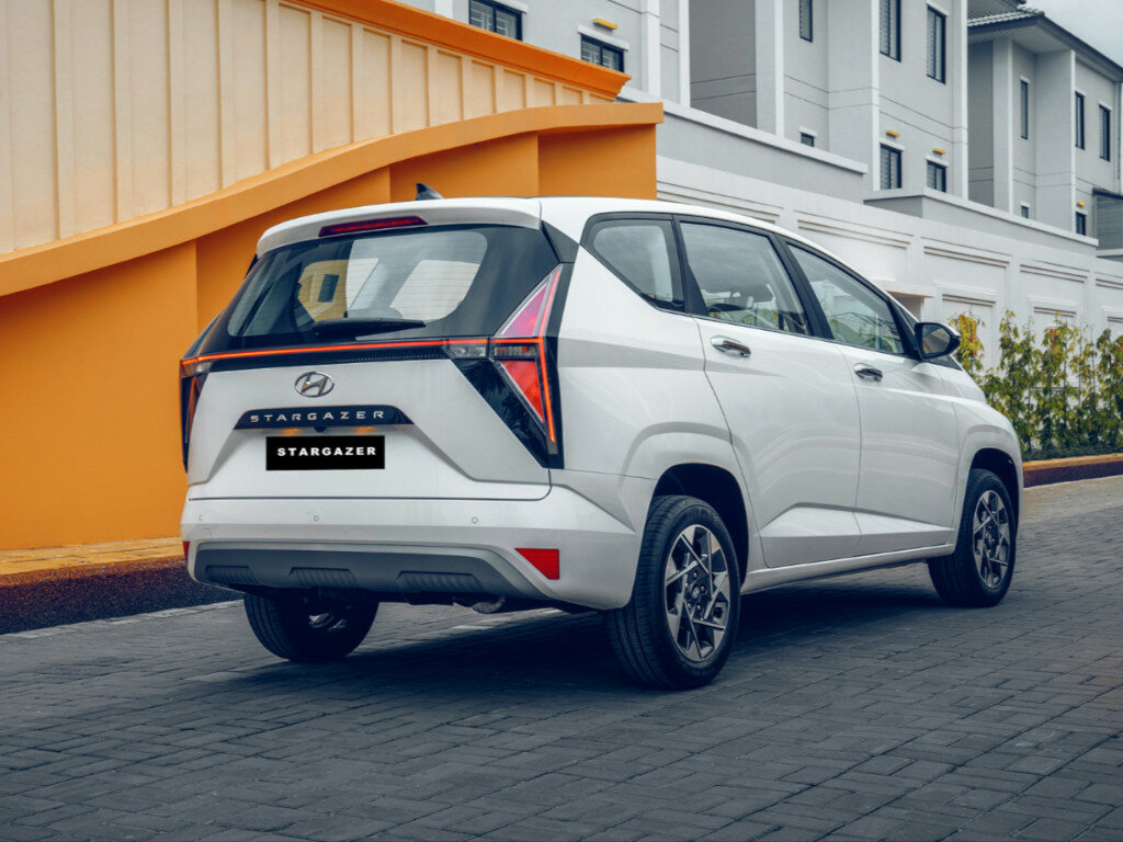 Hyundai Stargazer, I, 2022–2025, Компактвэн: Вид сзади в три четверти