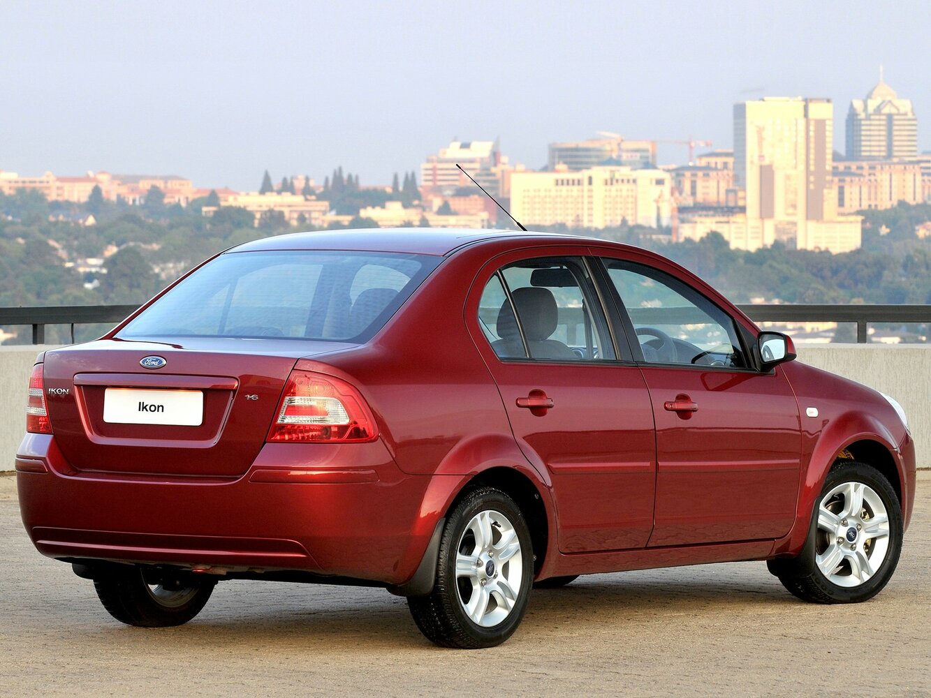 Ford Ikon, II, 2007–2015, Седан: Вид сзади в три четверти