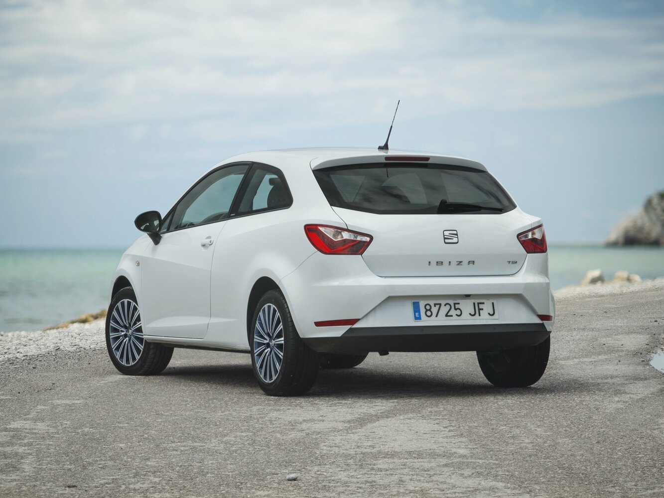 SEAT Ibiza, IV Рестайлинг 2, 2015–2017, Хэтчбек 3 дв.: Вид сзади в три четверти