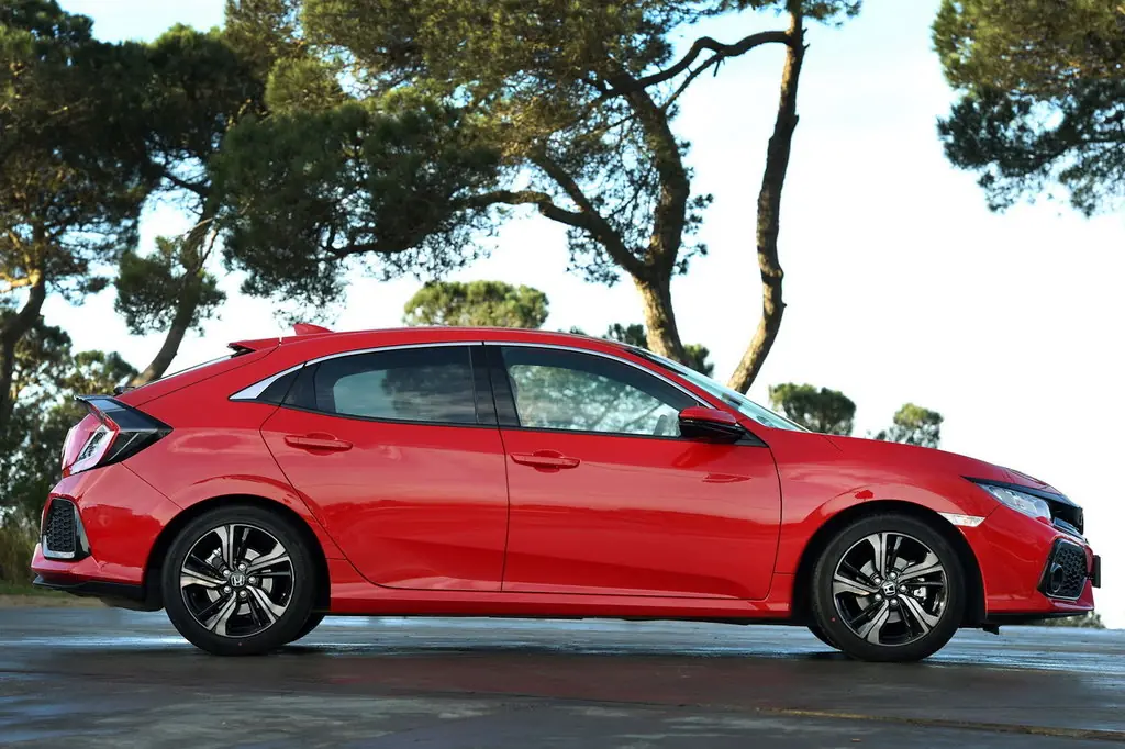 Honda Civic, 10 поколение, FK, Хэтчбек 5 дв., Европа, 12.2016 - 11.2019: фото поколения 22