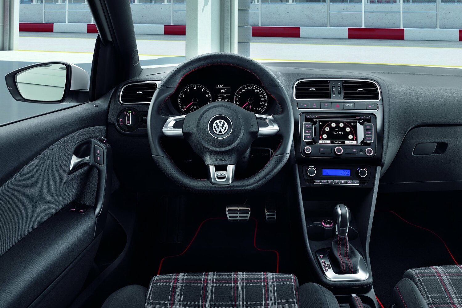 Volkswagen Polo GTI, V, 2009–2014, Хэтчбек 3 дв.: Передняя панель