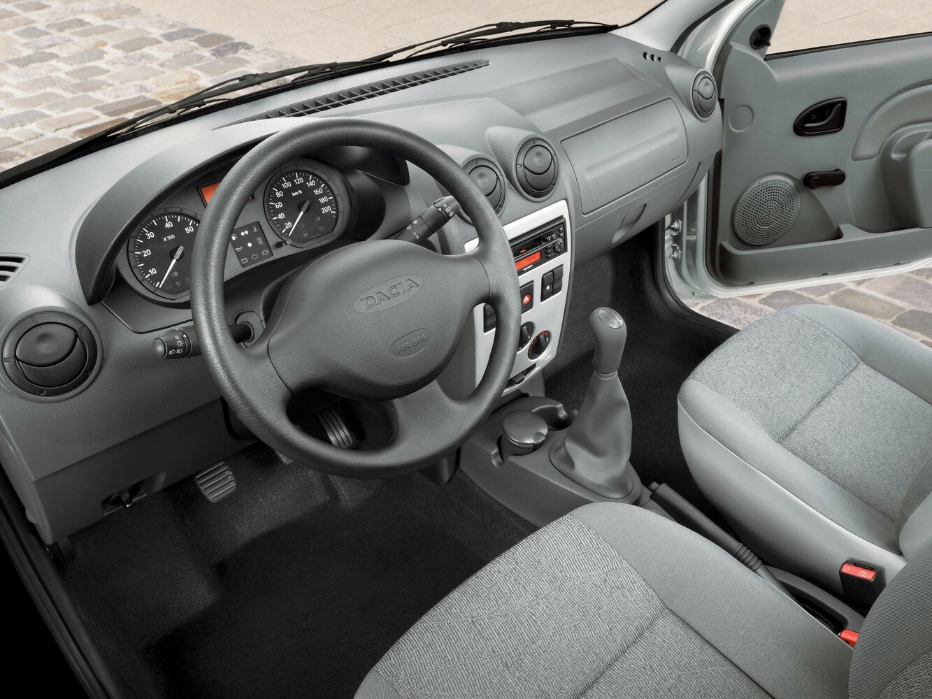 Dacia Logan, I, 2004–2012, Фургон: Передняя часть салона