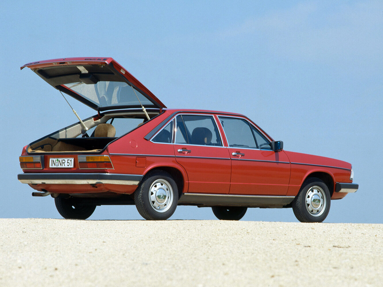Audi 100, II (C2), 1976–1983, Estate 5 door: Rear three-quarter view