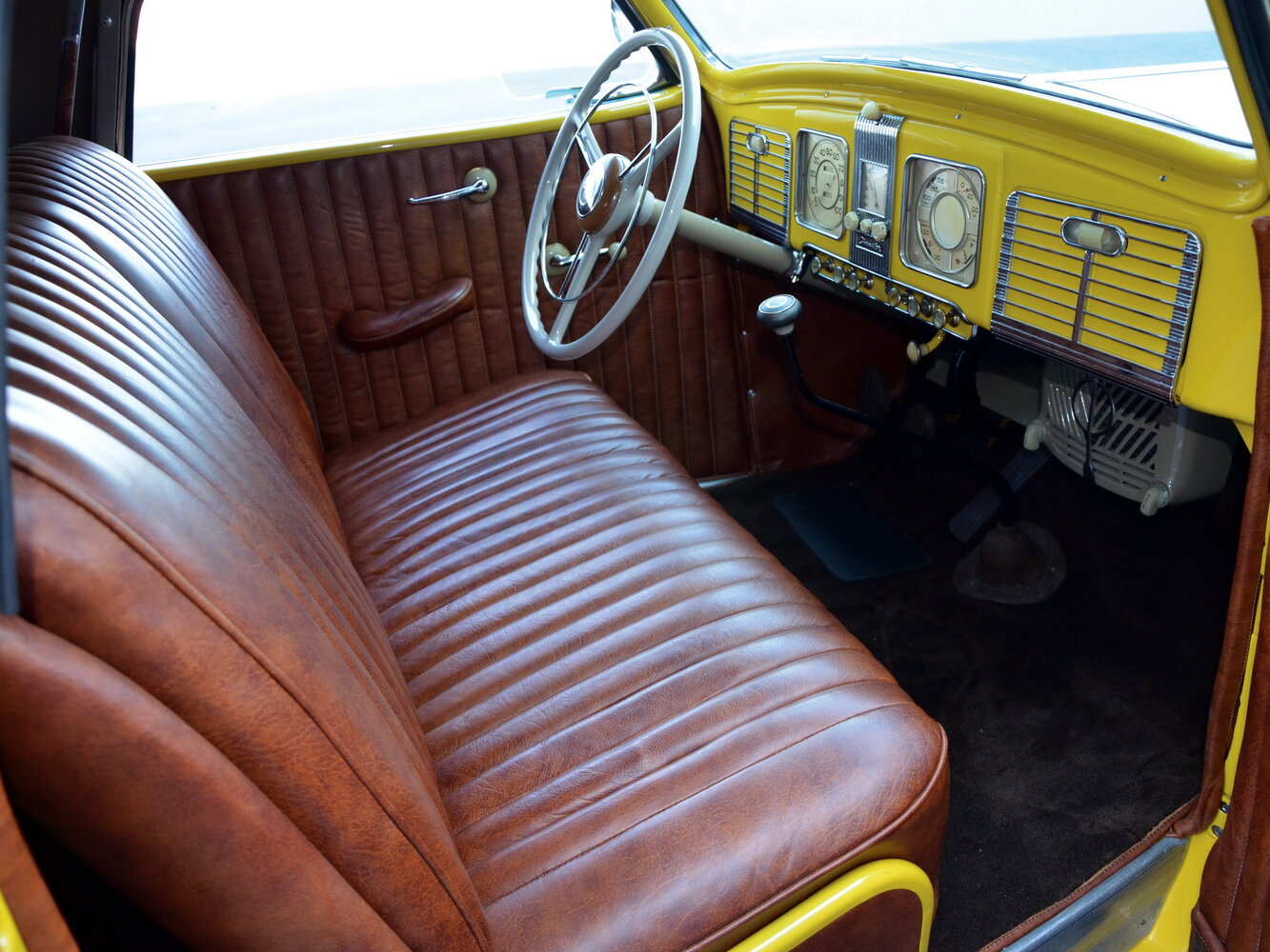 Chrysler Imperial, IV, 1937–1939, Кабриолет: Передняя часть салона