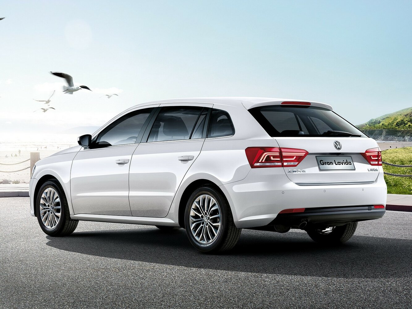 Volkswagen Lavida, I, 2008–2015, Универсал 5 дв.: Вид сзади в три четверти