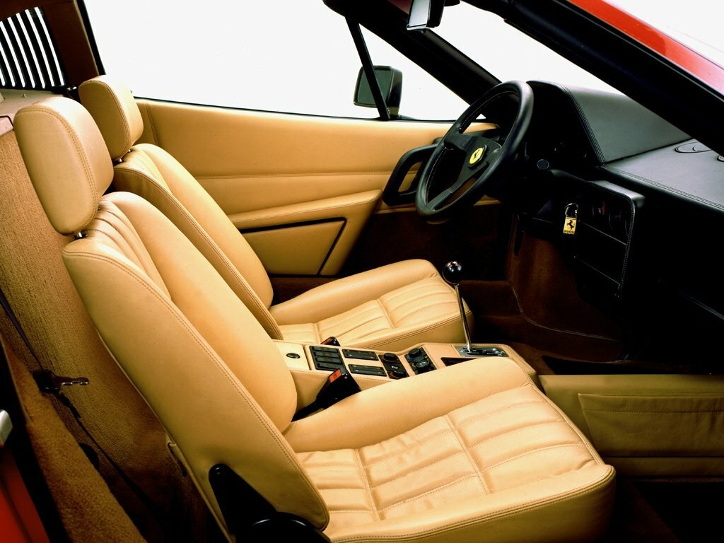 Ferrari 328, , 1985–1989, Тарга: Передняя часть салона