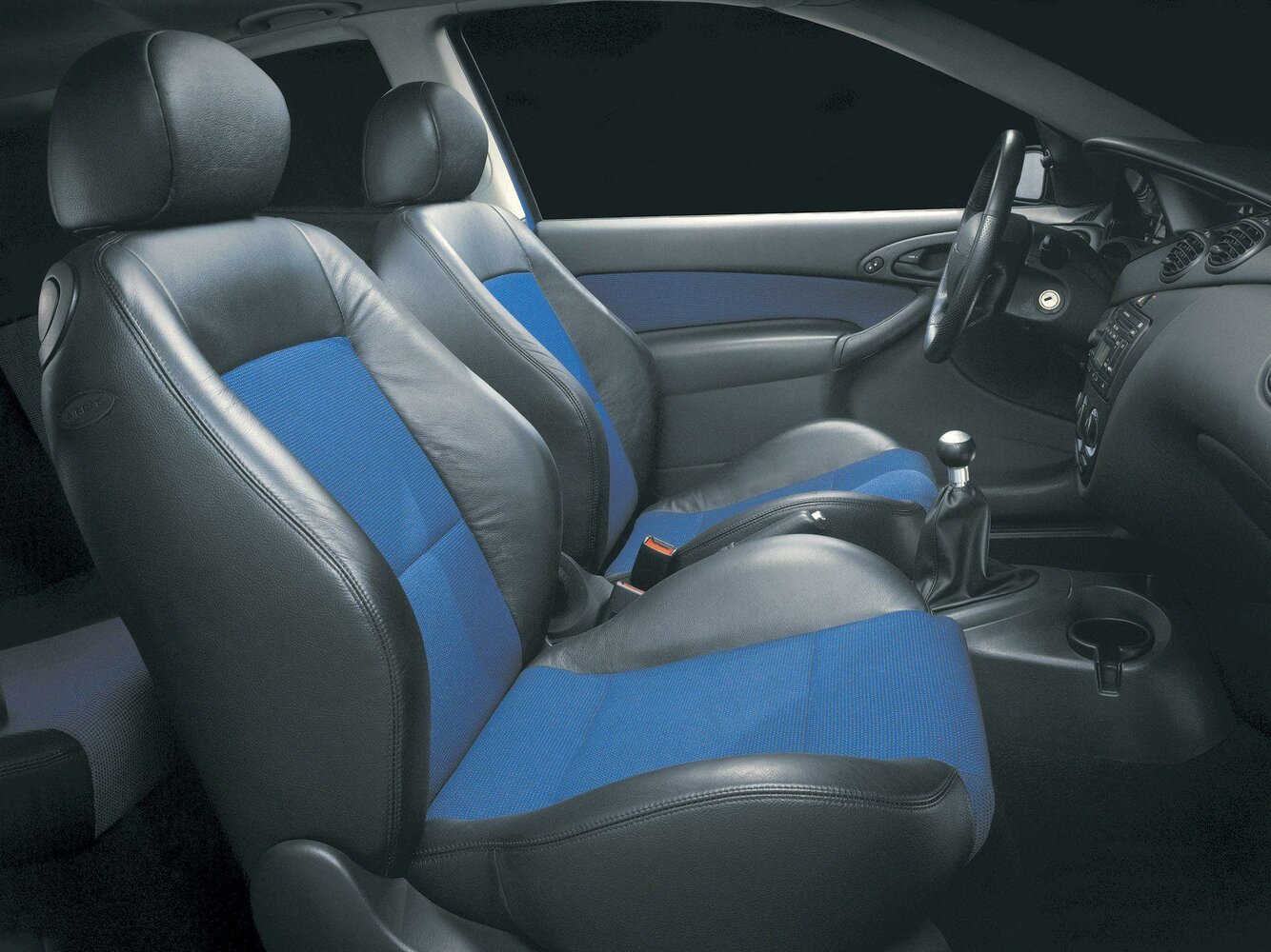 Ford Focus ST, I, 2001–2005, Хэтчбек 3 дв.: Передняя часть салона
