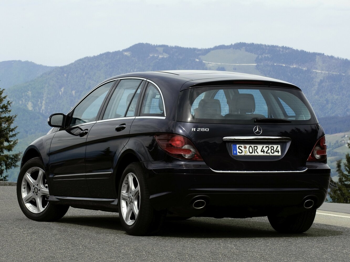 Mercedes-Benz R-Класс, I facelift, 2007–2010, Minivan: Rear three-quarter view