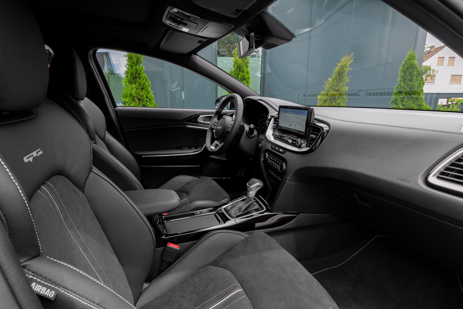 Kia XCeed, I Рестайлинг, 2022–2025, Хэтчбек 5 дв.: Передняя часть салона