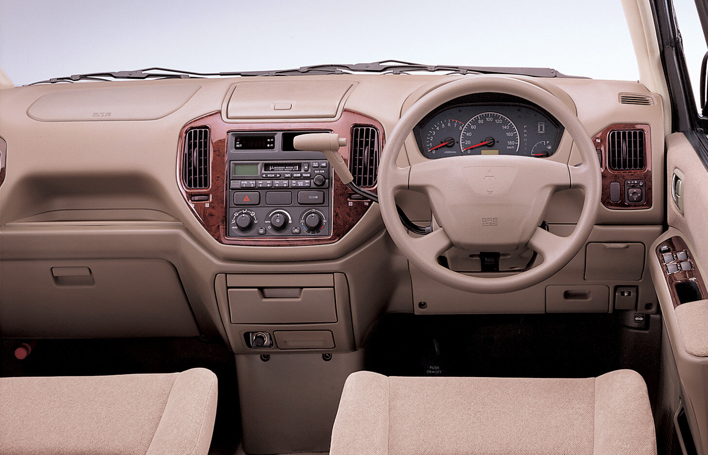 Mitsubishi Dion, I, 2000–2002, Compact MPV: Dashboard