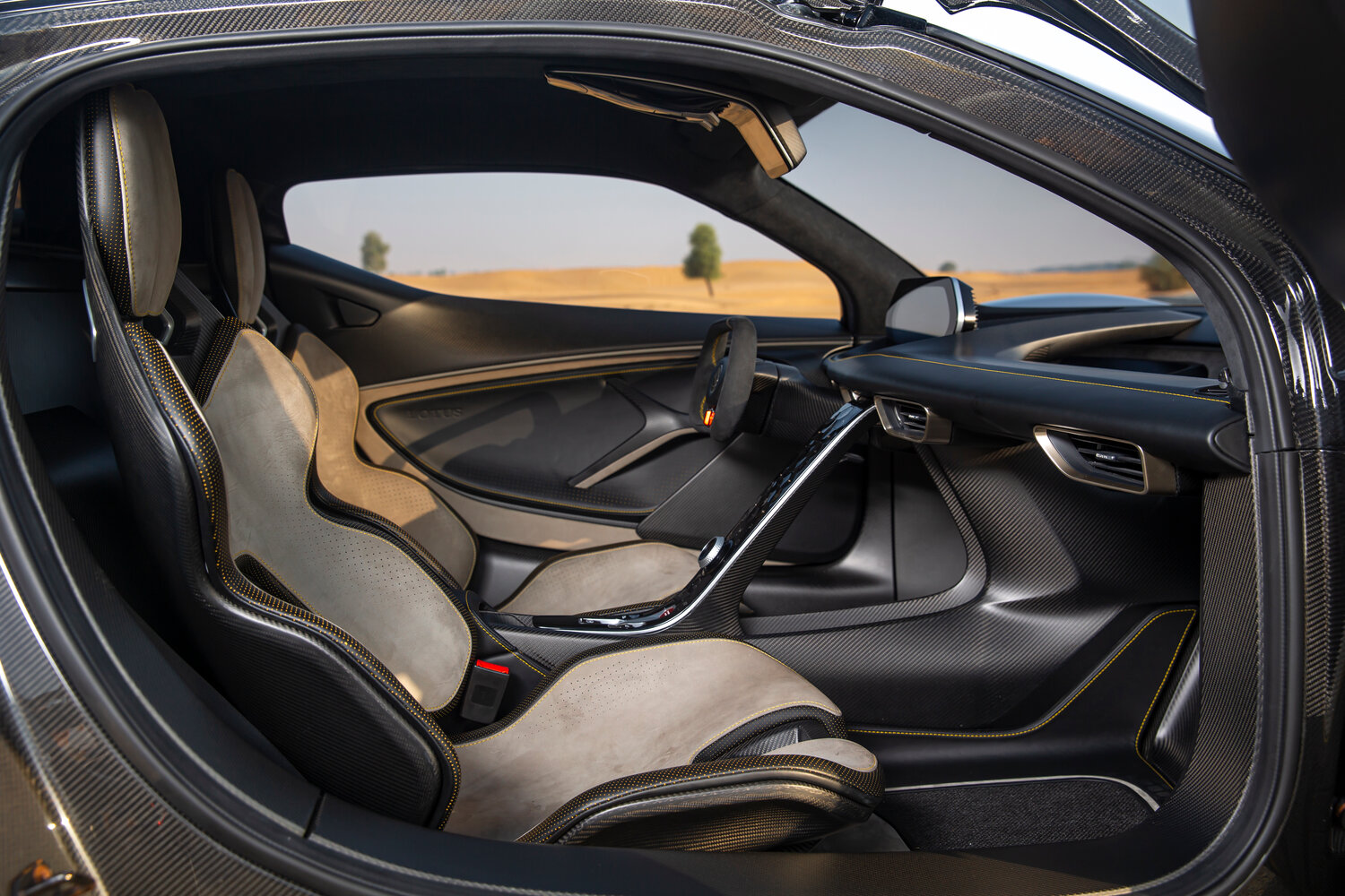 Lotus Evija, , 2022–2024, Купе: Передняя часть салона