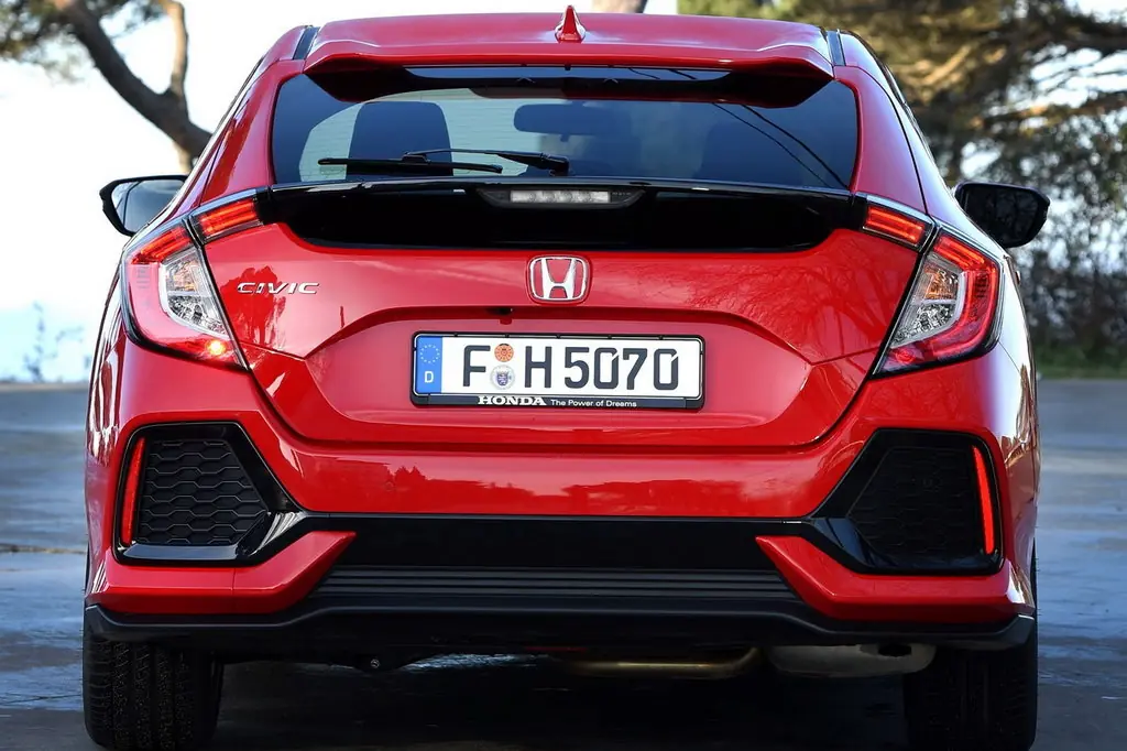 Honda Civic, 10 поколение, FK, Хэтчбек 5 дв., Европа, 12.2016 - 11.2019: фото поколения 19