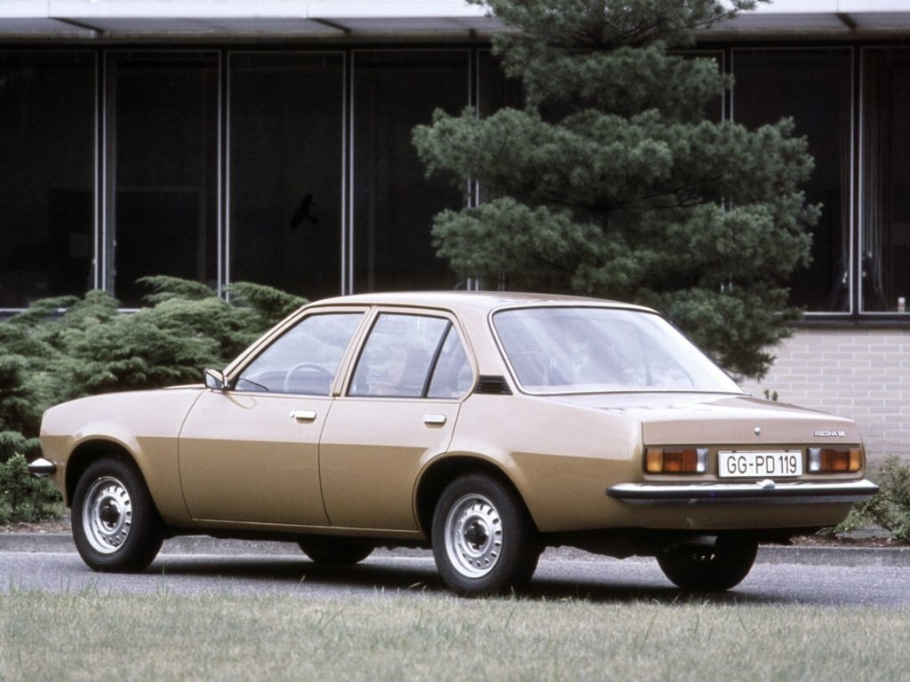 Opel Ascona, B, 1975–1981, Sedan: Rear three-quarter view