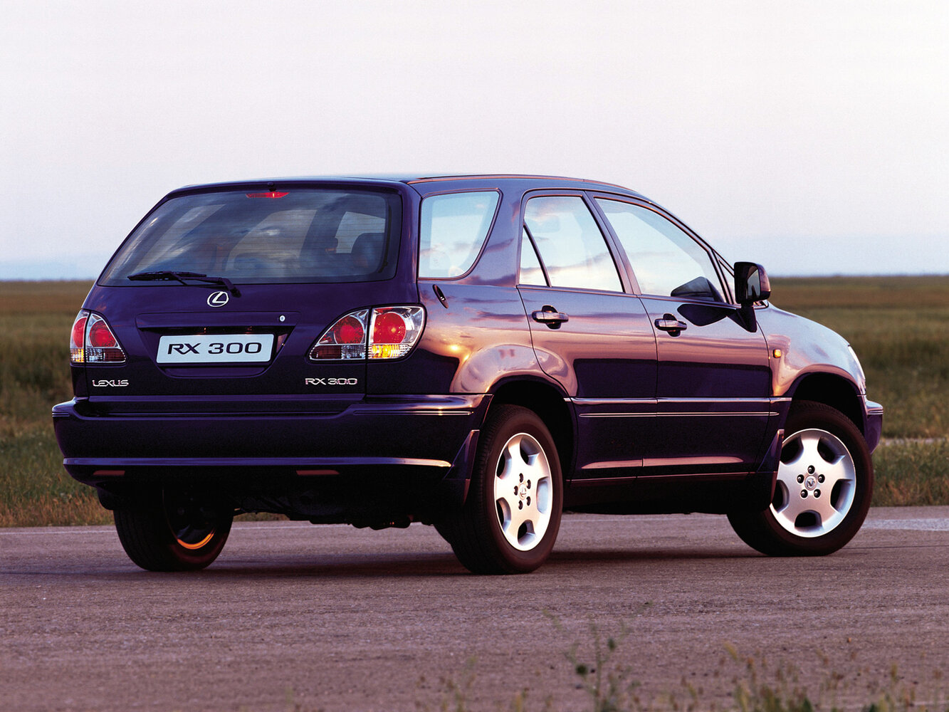 Lexus RX, I, 1997–2003, Внедорожник 5 дв.: Вид сзади в три четверти