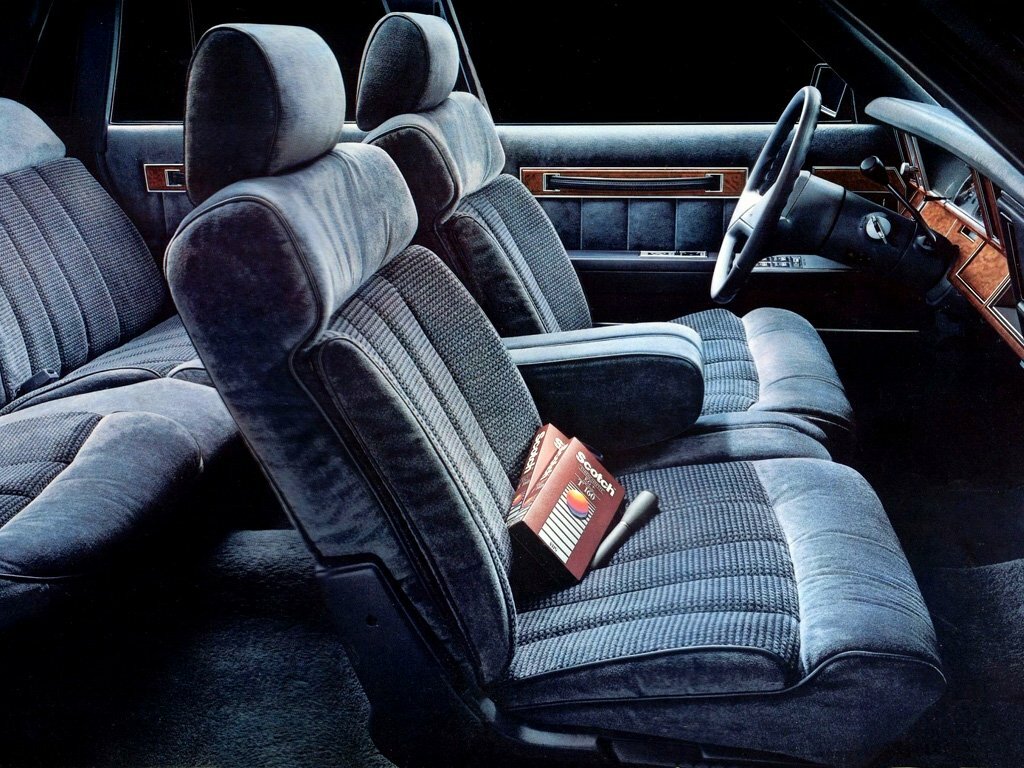 Dodge 600, , 1983–1988, Sedan: Front cabin