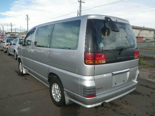 Isuzu Fargo Filly, I, 1997–2005, Минивэн: Вид сзади в три четверти