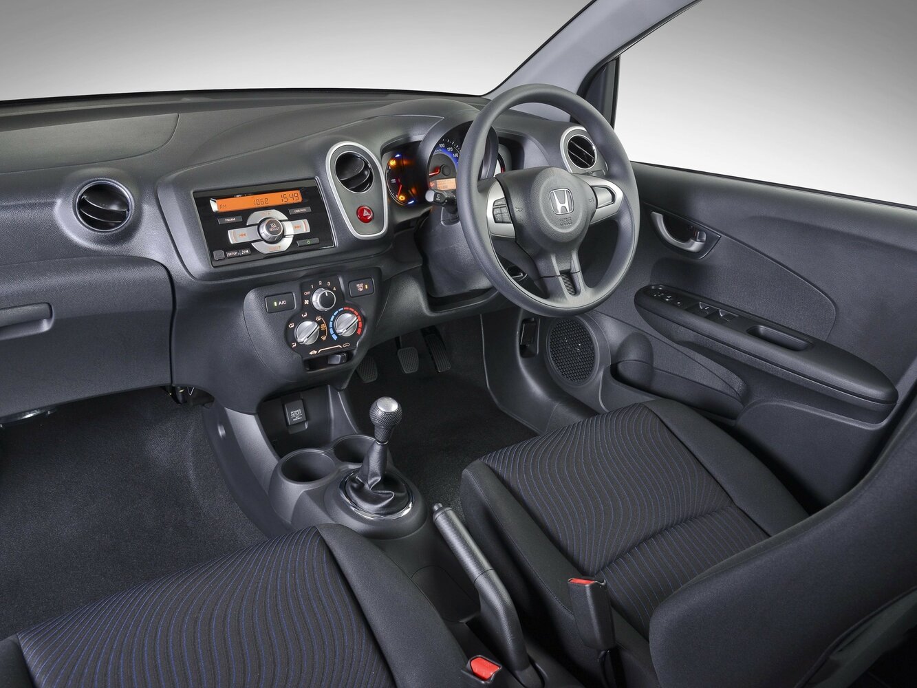 Honda Mobilio, II, 2014–2024, Compact MPV: Front cabin