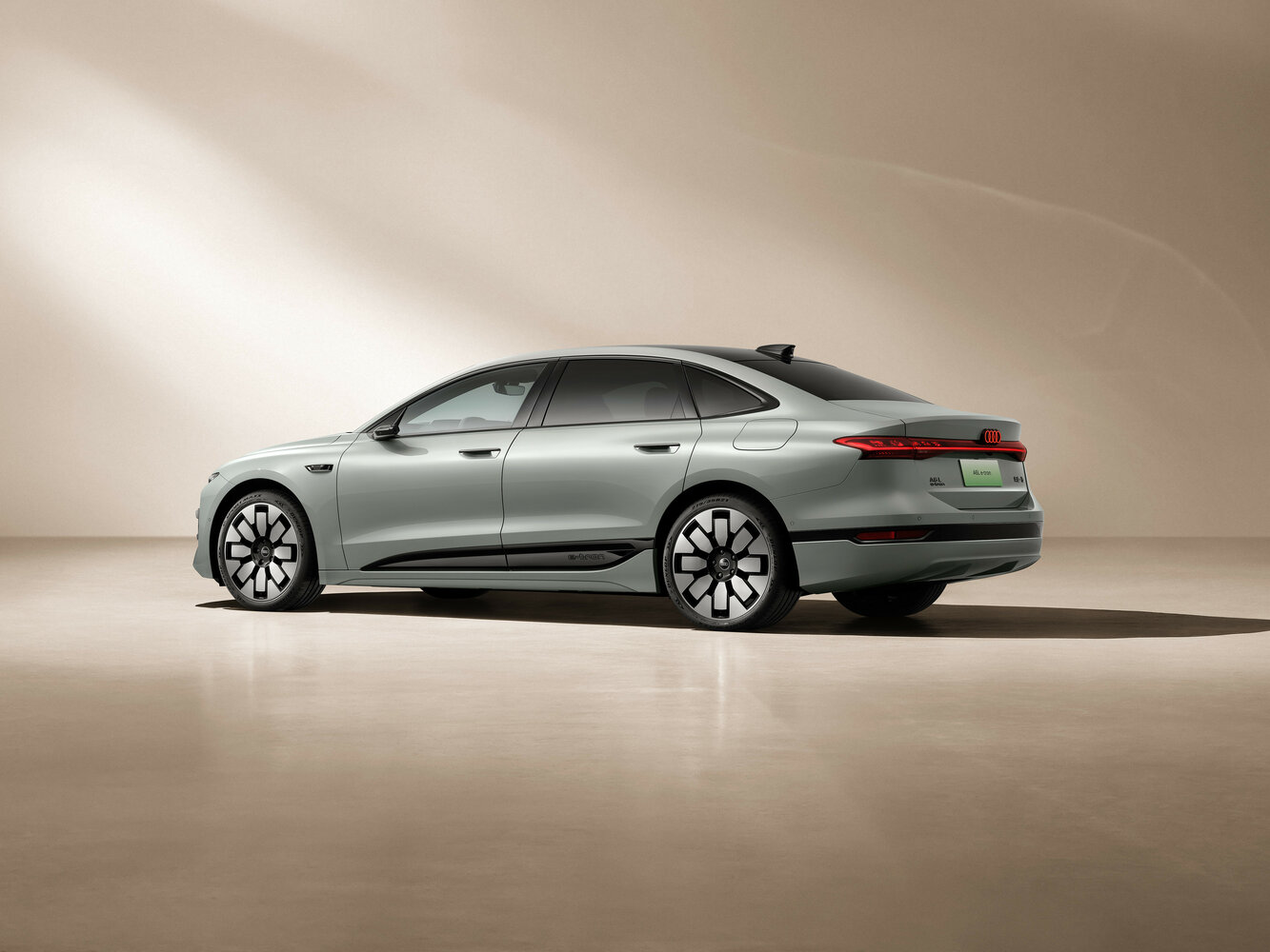 Audi A6 e-tron, , 2024–2026, Седан L: Вид сзади в три четверти