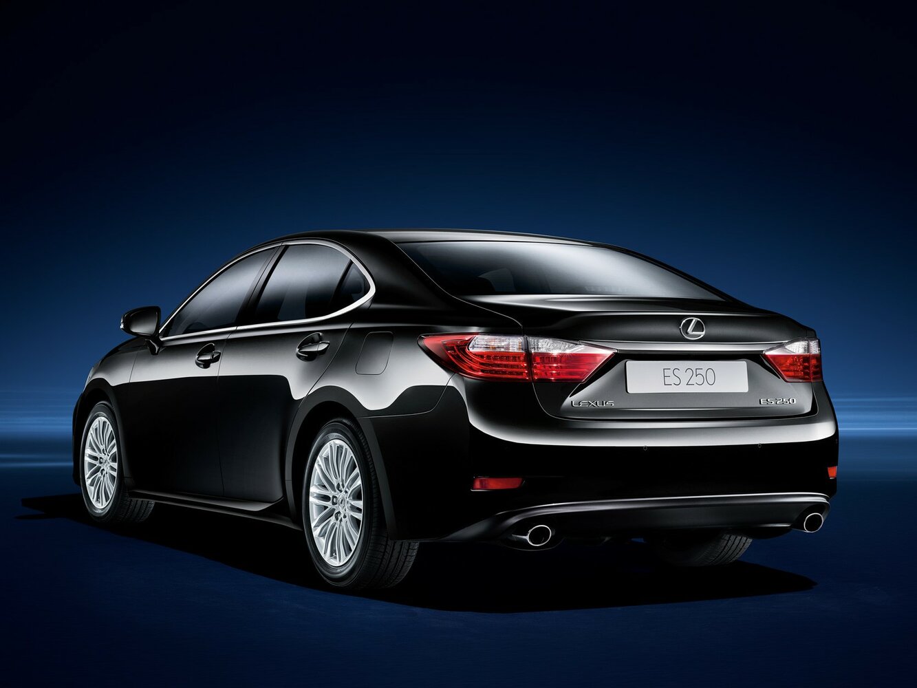 Lexus ES, VI, 2012–2015, Седан: Вид сзади в три четверти