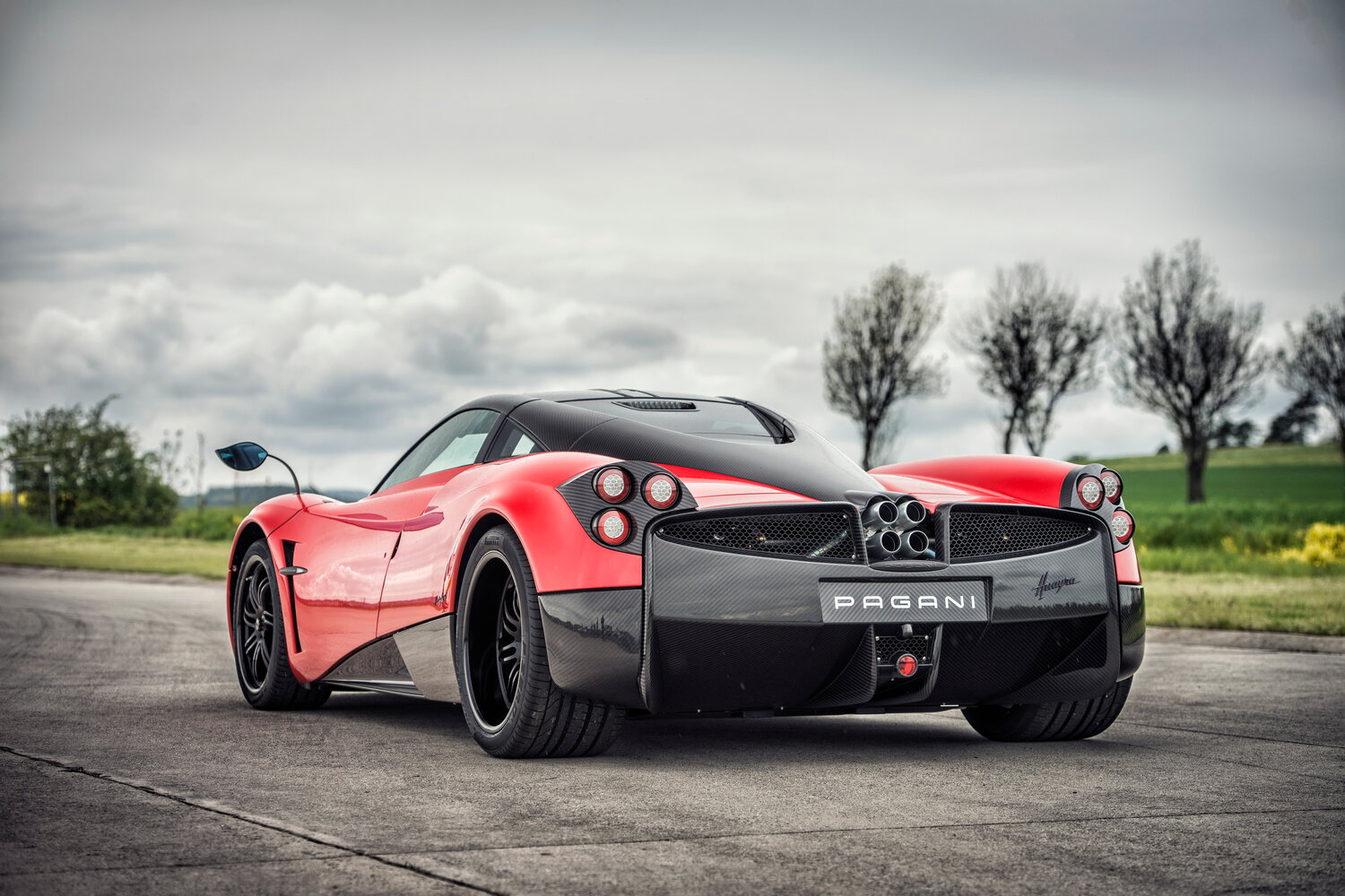 Pagani Huayra, , 2012–2026, Купе: Вид сзади в три четверти