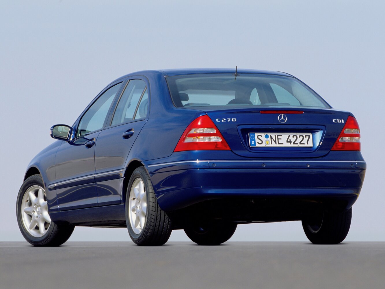 Mercedes-Benz C-Класс, II (W203), 2000–2004, Sedan: Rear three-quarter view