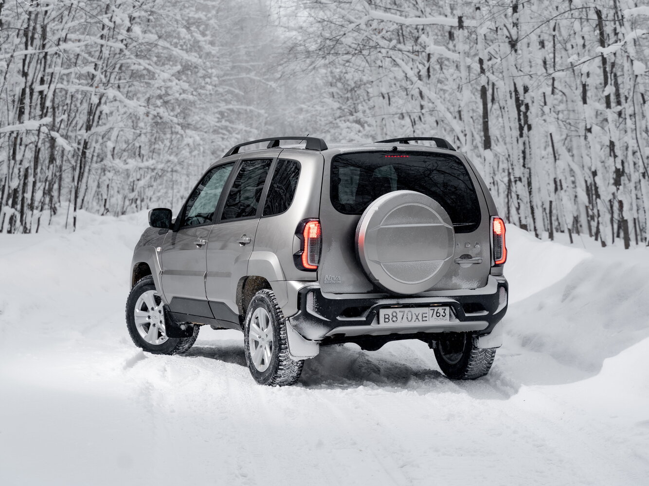 Lada (ВАЗ) Niva Travel, I, 2020–2026, Внедорожник 5 дв.: Вид сзади в три четверти
