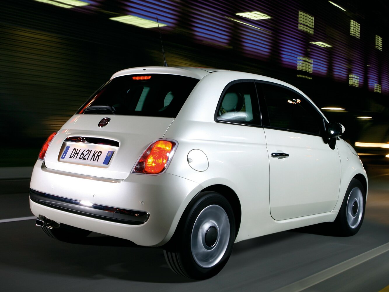 Fiat 500, II, 2007–2015, Хэтчбек 3 дв.: Вид сзади в три четверти