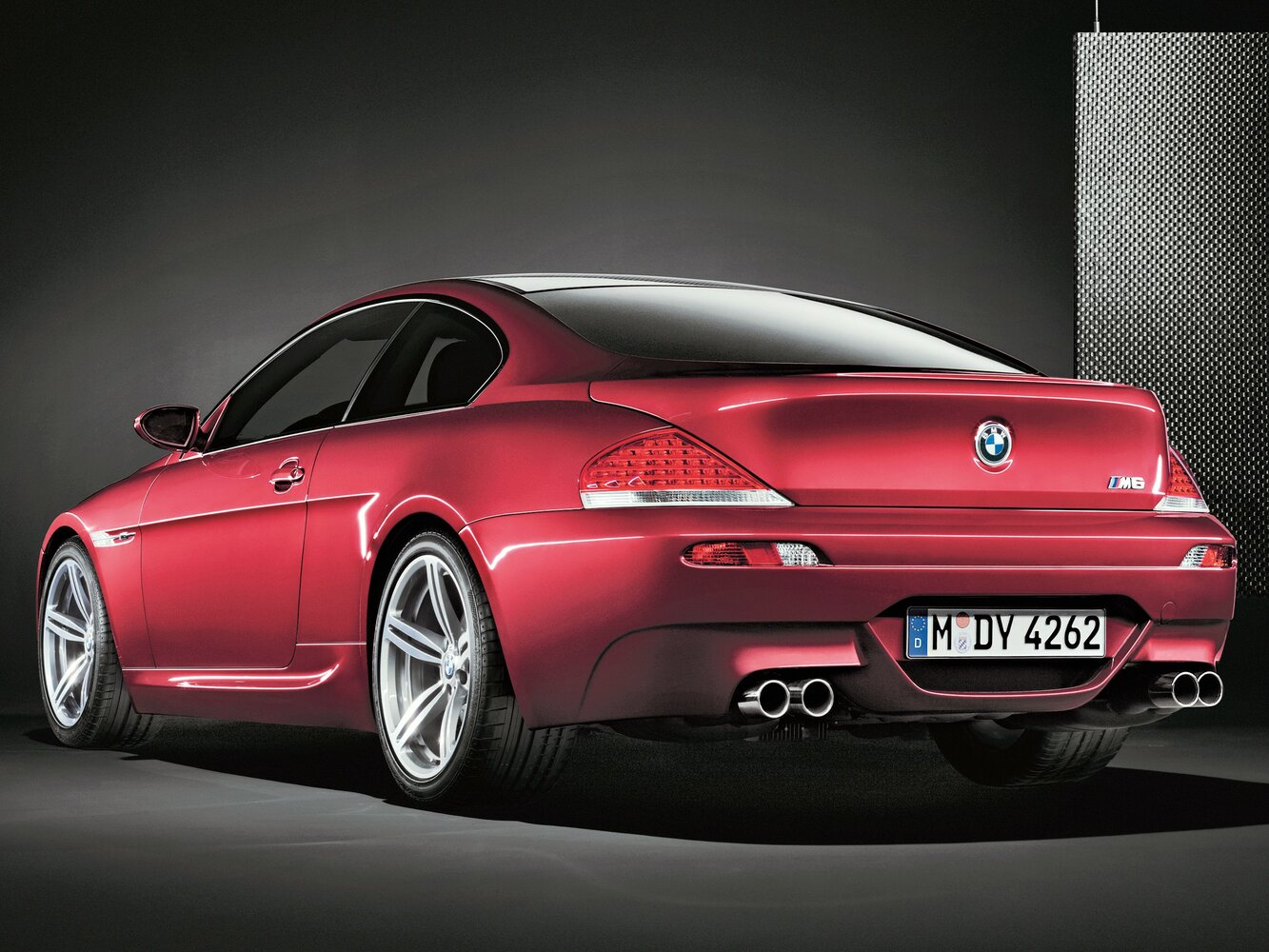BMW M6, II (E63/E64), 2005–2010, Купе: Вид сзади в три четверти