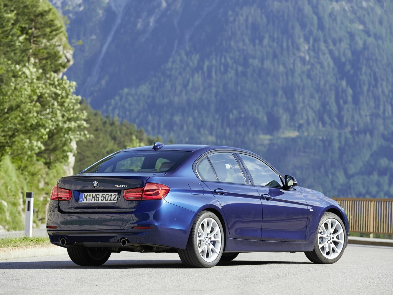 BMW 3 серии, VI (F3x) Рестайлинг, 2015–2020, Седан: Вид сзади в три четверти