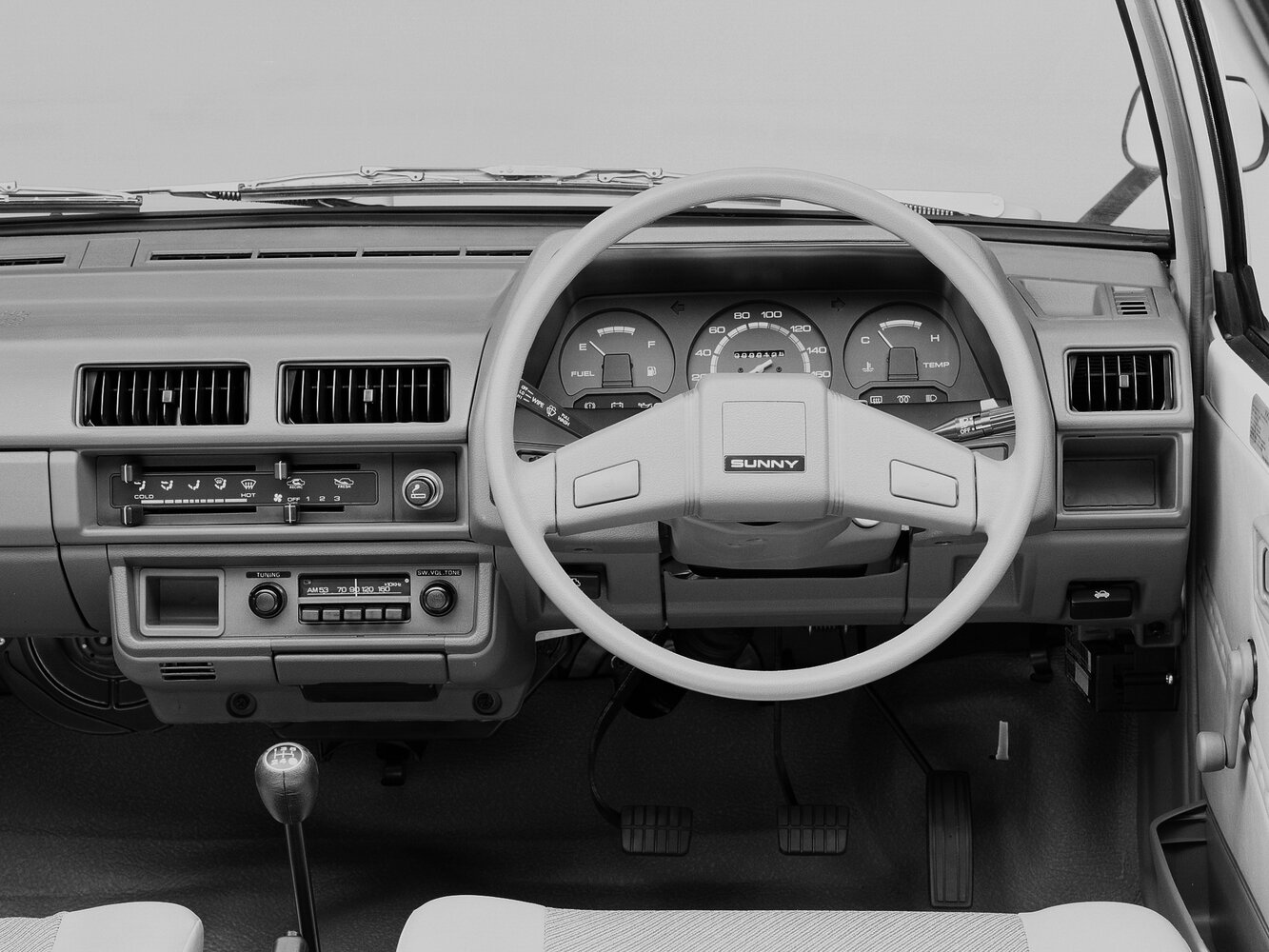 Nissan AD, VB11, 1982–1990, Estate 5 door: Dashboard