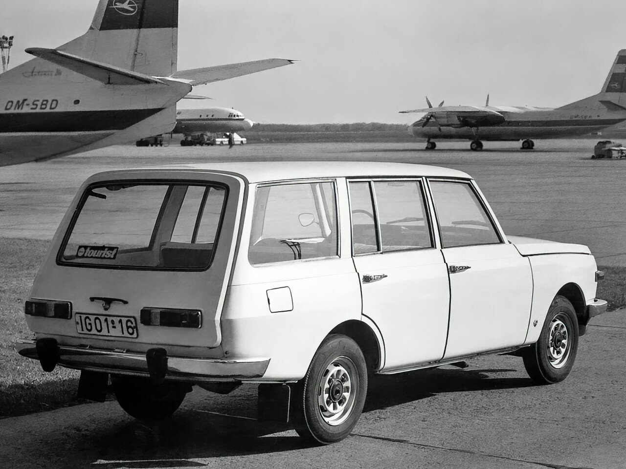 Wartburg 353, , 1966–1989, Универсал 5 дв.: Вид сзади в три четверти