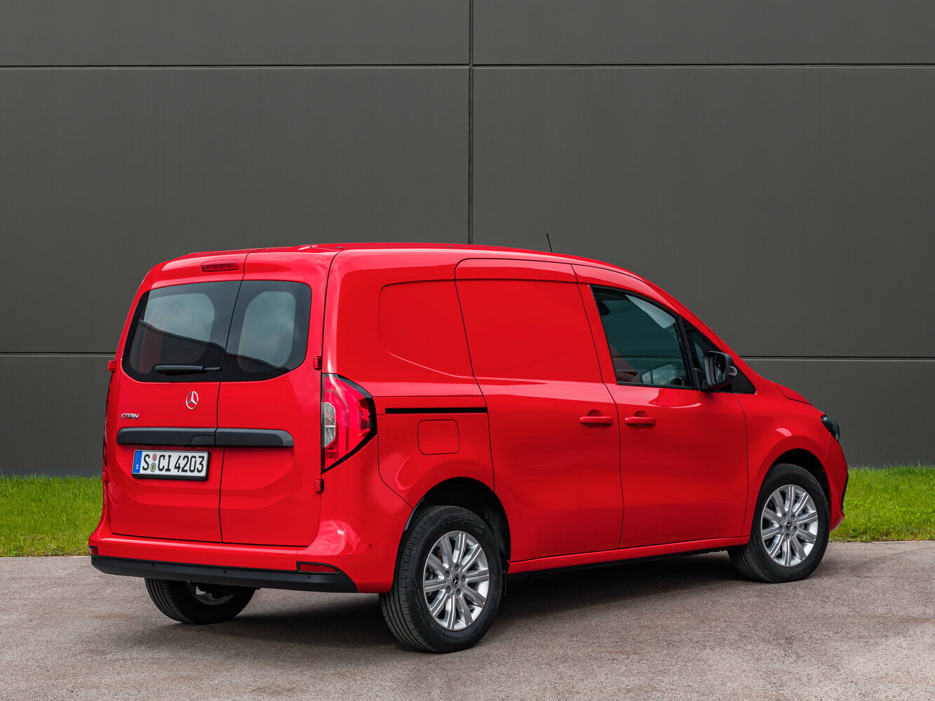 Mercedes-Benz Citan, II, 2021–2026, Фургон: Вид сзади в три четверти