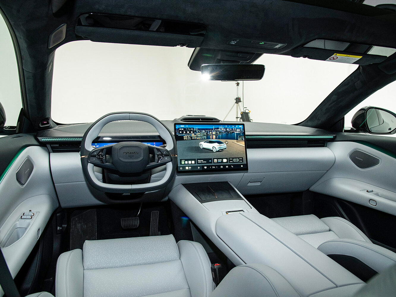 Lynk & Co Z10, , 2024–2026, Седан: Передняя часть салона
