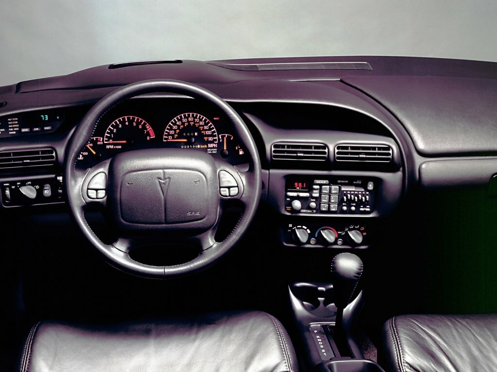 Pontiac Grand Prix, V, 1988–1996, Седан: Передняя панель