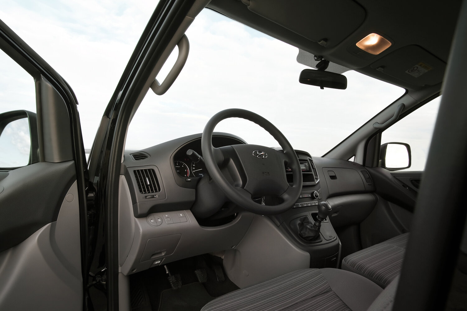 Hyundai H-1, II Рестайлинг 2, 2017–2021, Фургон: Передняя часть салона