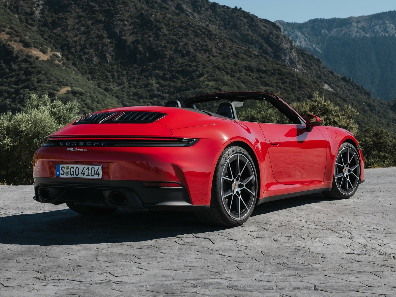Porsche 911, VIII (992) Рестайлинг, 2024–2026, Кабриолет: Вид сзади в три четверти