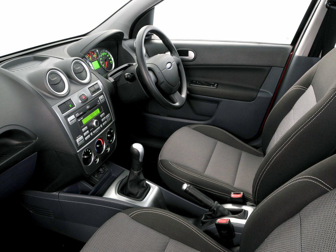 Ford Ikon, II, 2007–2015, Седан: Передняя часть салона