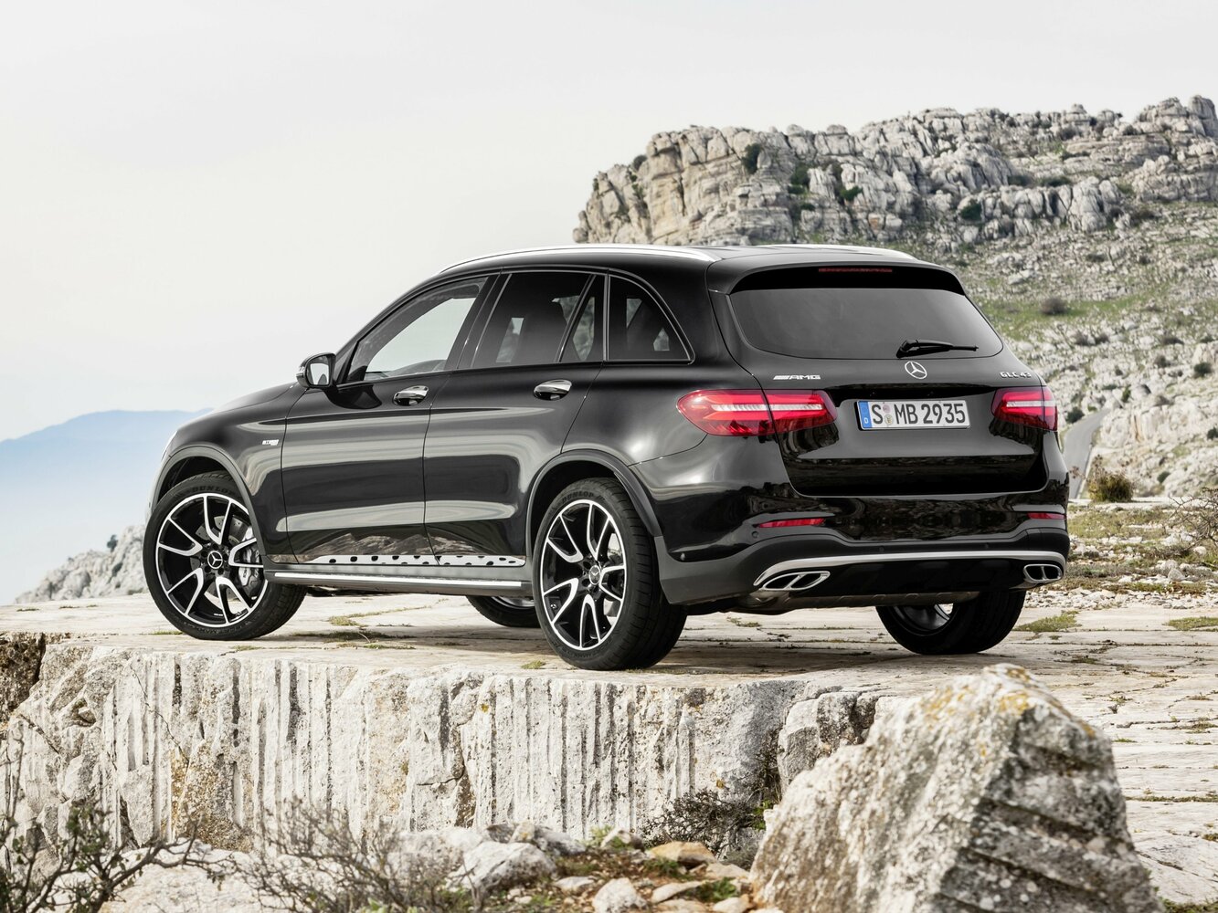 Mercedes-Benz GLC AMG, I (X253), 2016–2019, Внедорожник 5 дв.: Вид сзади в три четверти