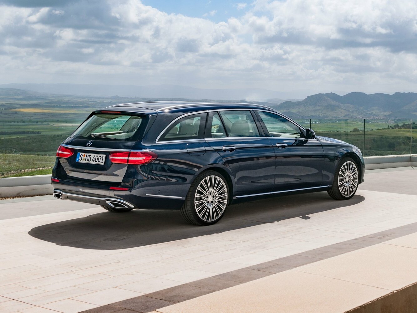 Mercedes-Benz E-Класс, V (W213, S213, C238), 2016–2021, Универсал 5 дв.: Вид сзади в три четверти