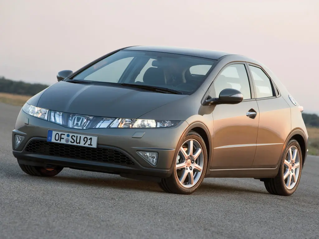 Honda Civic, 8 поколение, FK, FN, Хэтчбек 5 дв., Россия, 09.2005 - 04.2009: фото поколения 1